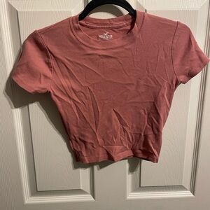 Hollister Fitted Short-Sleeve Crop Top in Dusty Rose